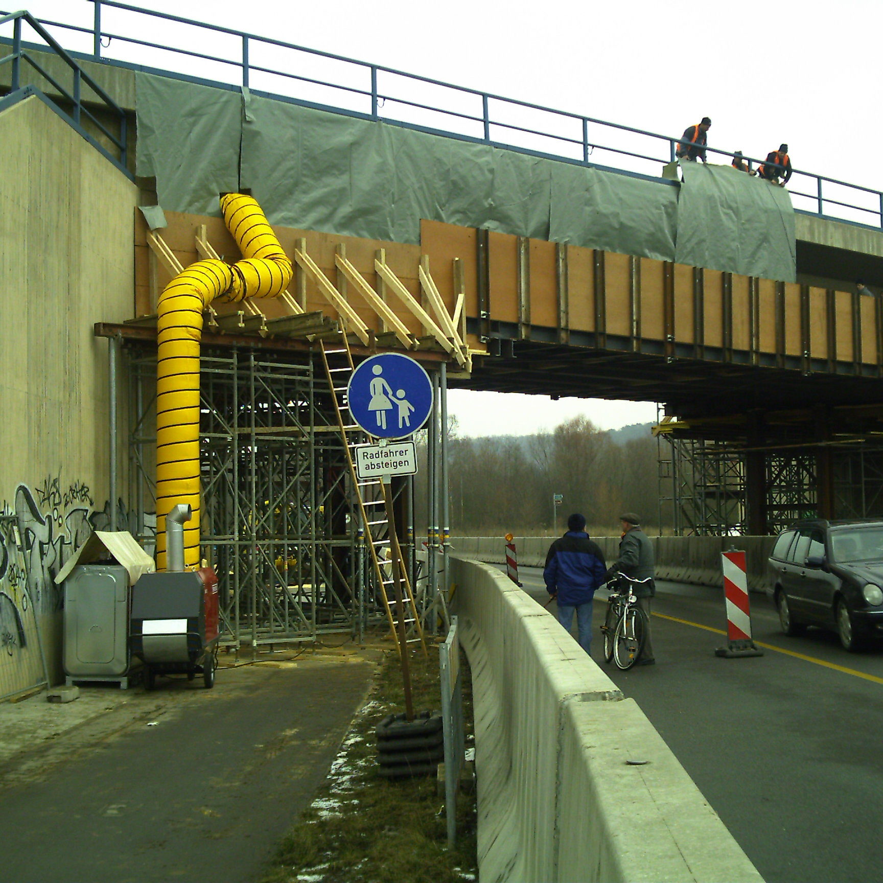 Baustelle heizen_Brueckensanierung_Dillingen